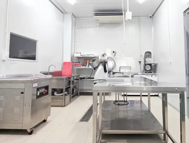 Khu chế biến inox của nhà máy mì